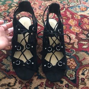 MARC FISHER Size: 7.5 Suede Sandals